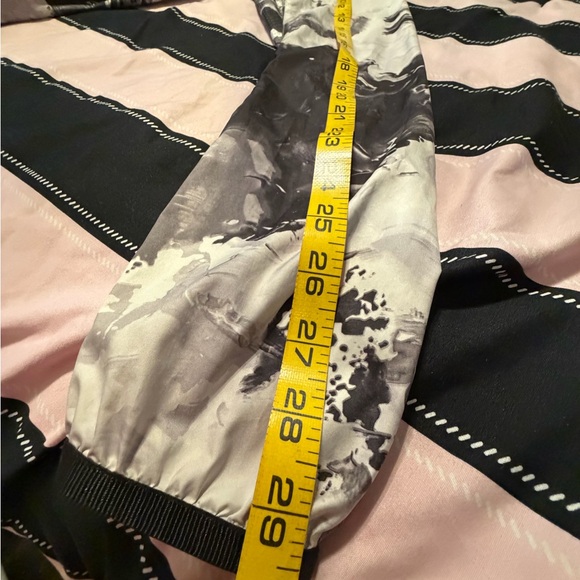 LuluLemon windbreaker Black and White Hooded - Picture 7 of 10